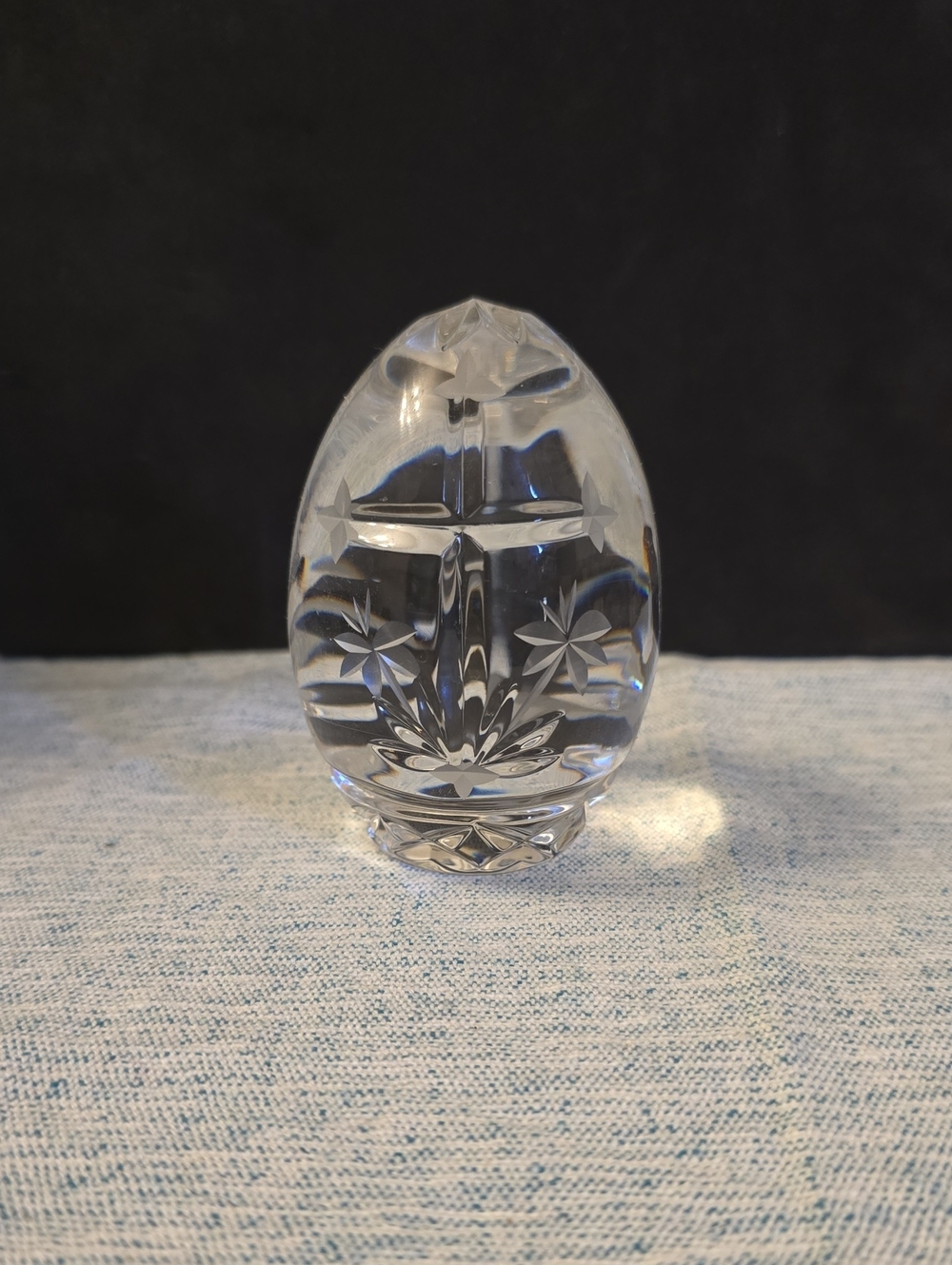 Clear Crystal Egg Figurine with Cut Star Floral/Cross Motif Easter Paperweight